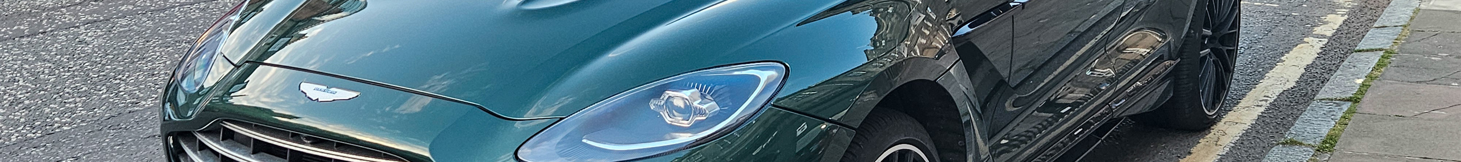 Aston Martin DBX707