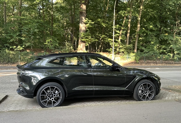 Aston Martin DBX