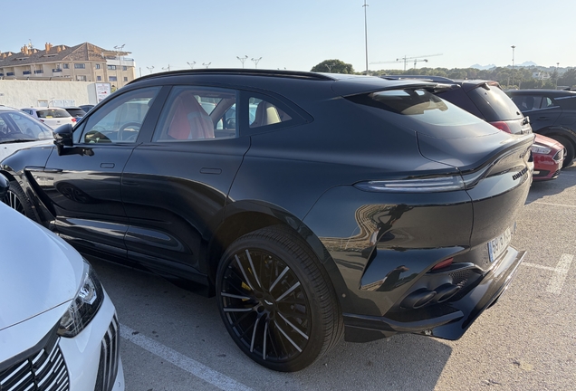 Aston Martin DBX707