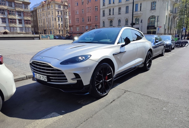 Aston Martin DBX707