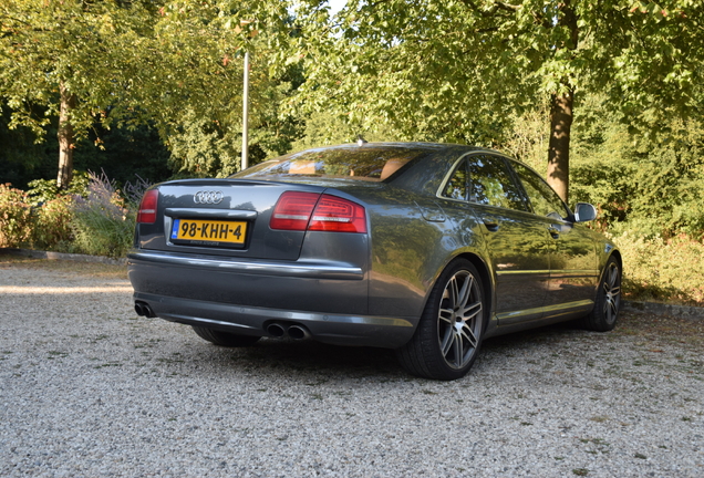 Audi S8 D3