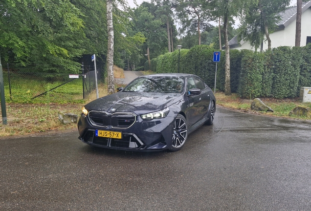 BMW M5 G90