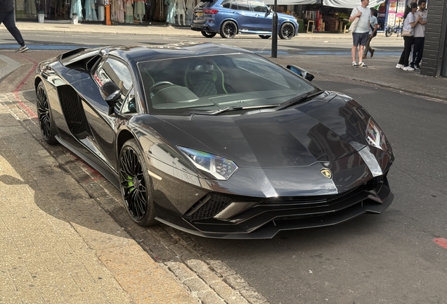 Lamborghini Aventador S LP740-4 Roadster