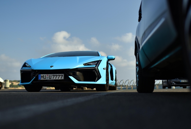 Lamborghini Revuelto