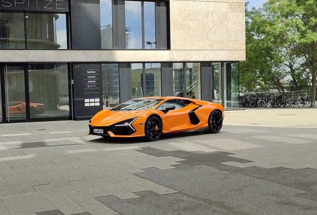 Lamborghini Revuelto