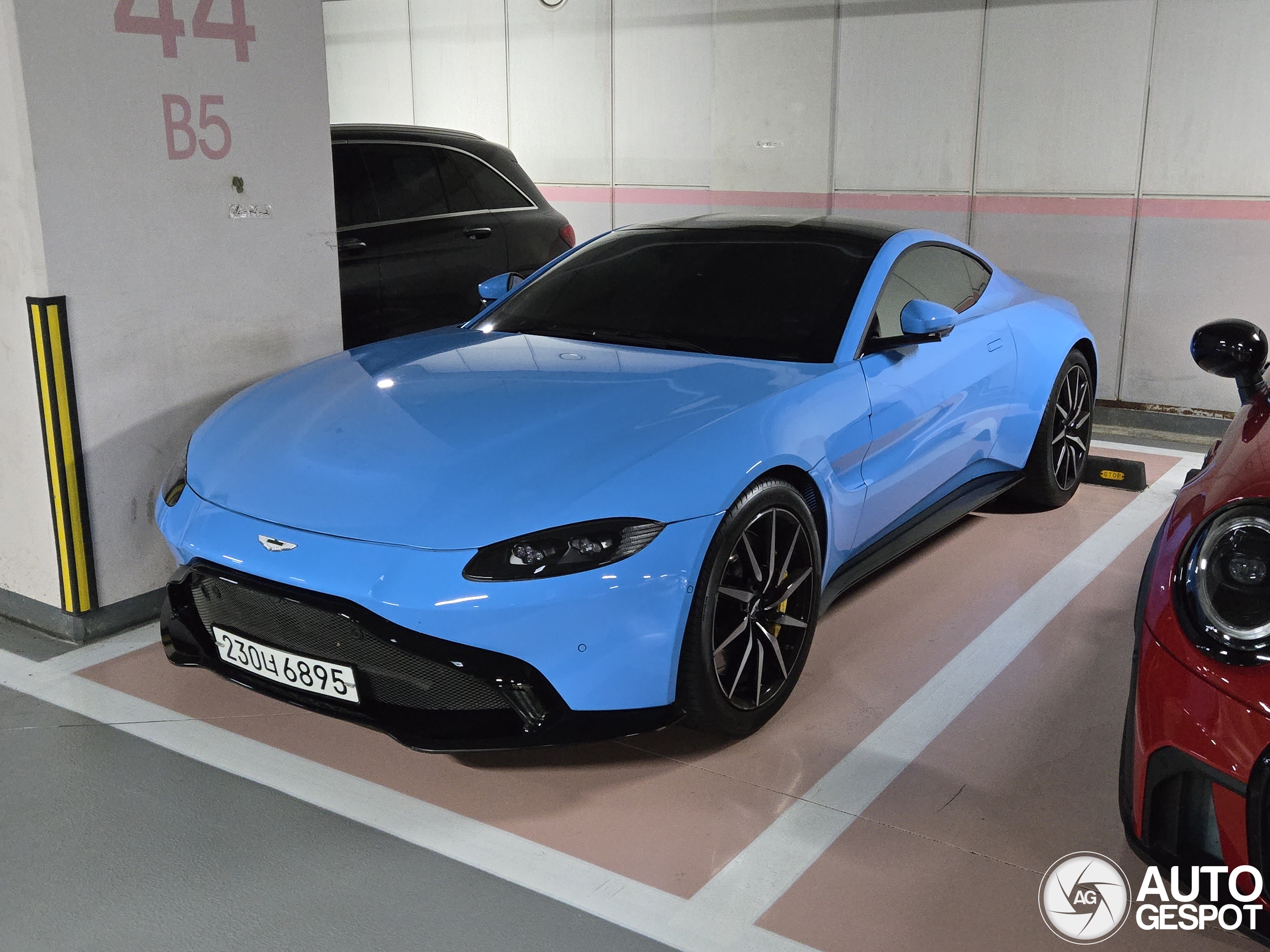 Aston Martin V8 Vantage 2018