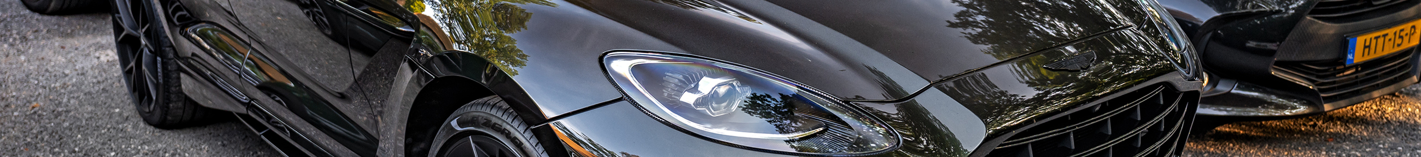 Aston Martin DBX707