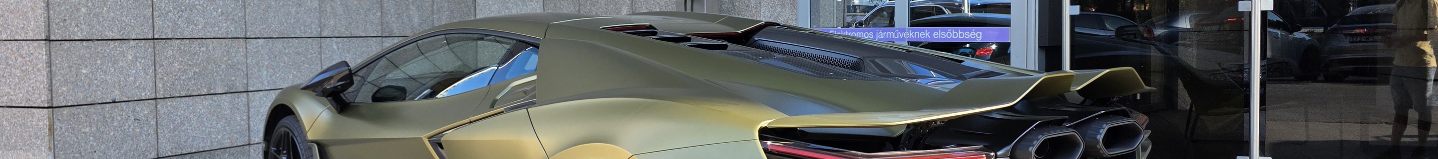 Lamborghini Revuelto