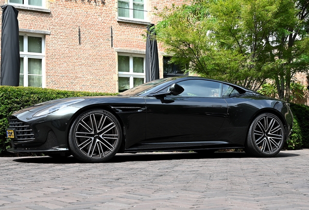 Aston Martin DB12