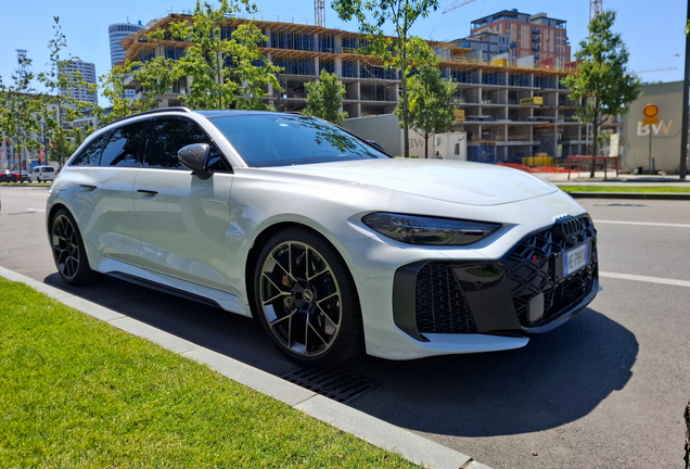 Audi RS5 Avant B10