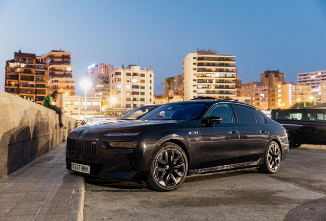 BMW M760e xDrive