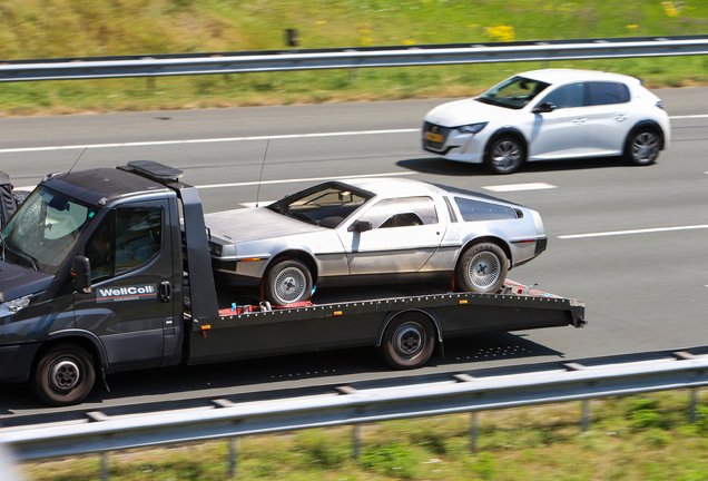 DeLorean DMC-12