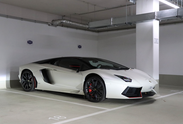 Lamborghini Aventador LP700-4 Pirelli Edition