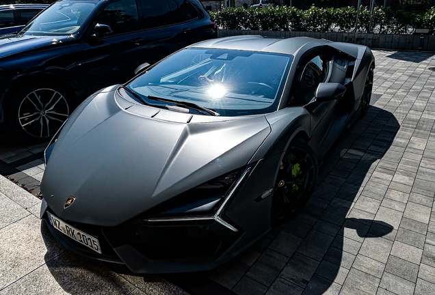 Lamborghini Revuelto