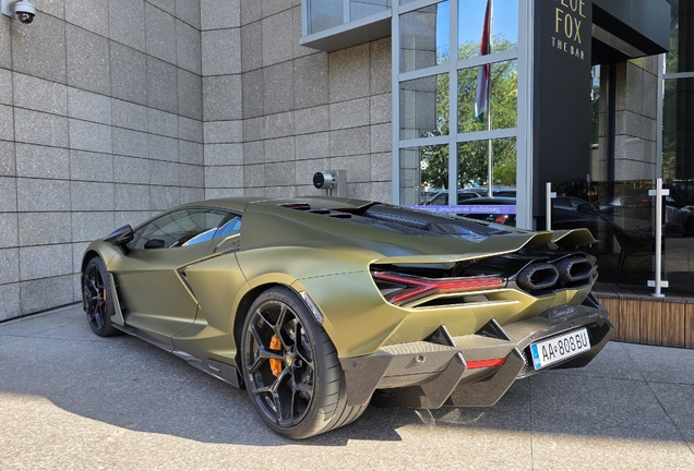 Lamborghini Revuelto