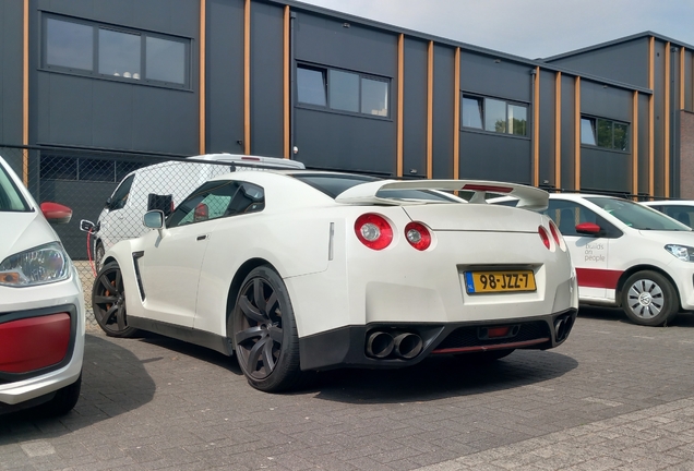 Nissan GT-R