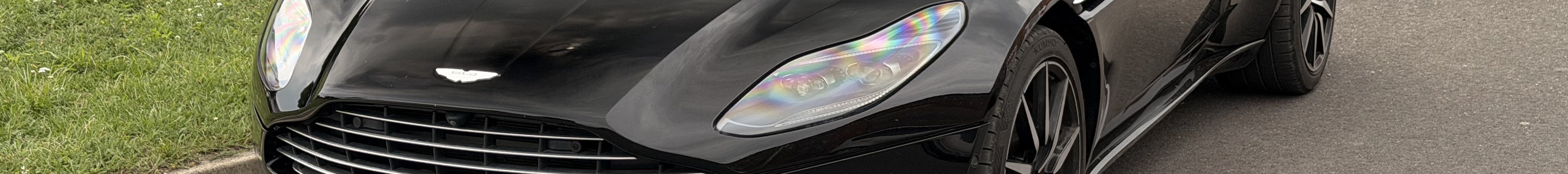 Aston Martin DB11