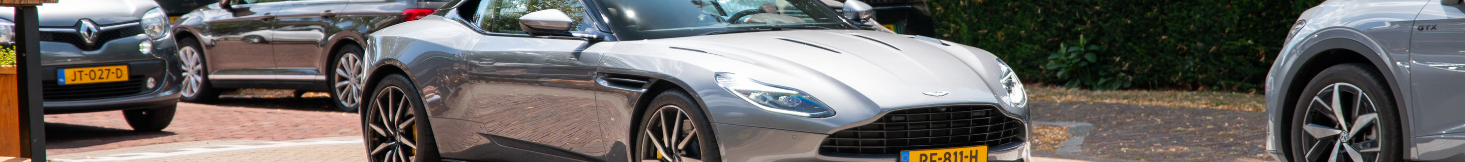 Aston Martin DB11