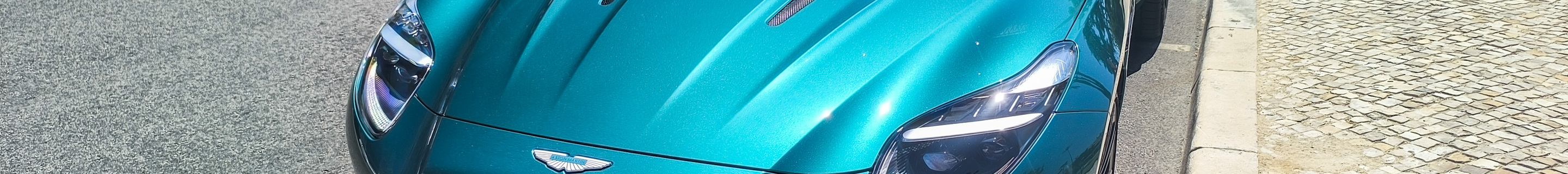 Aston Martin DB12