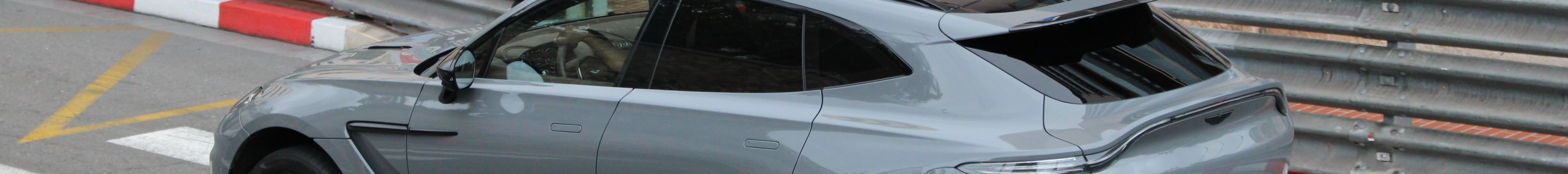 Aston Martin DBX707