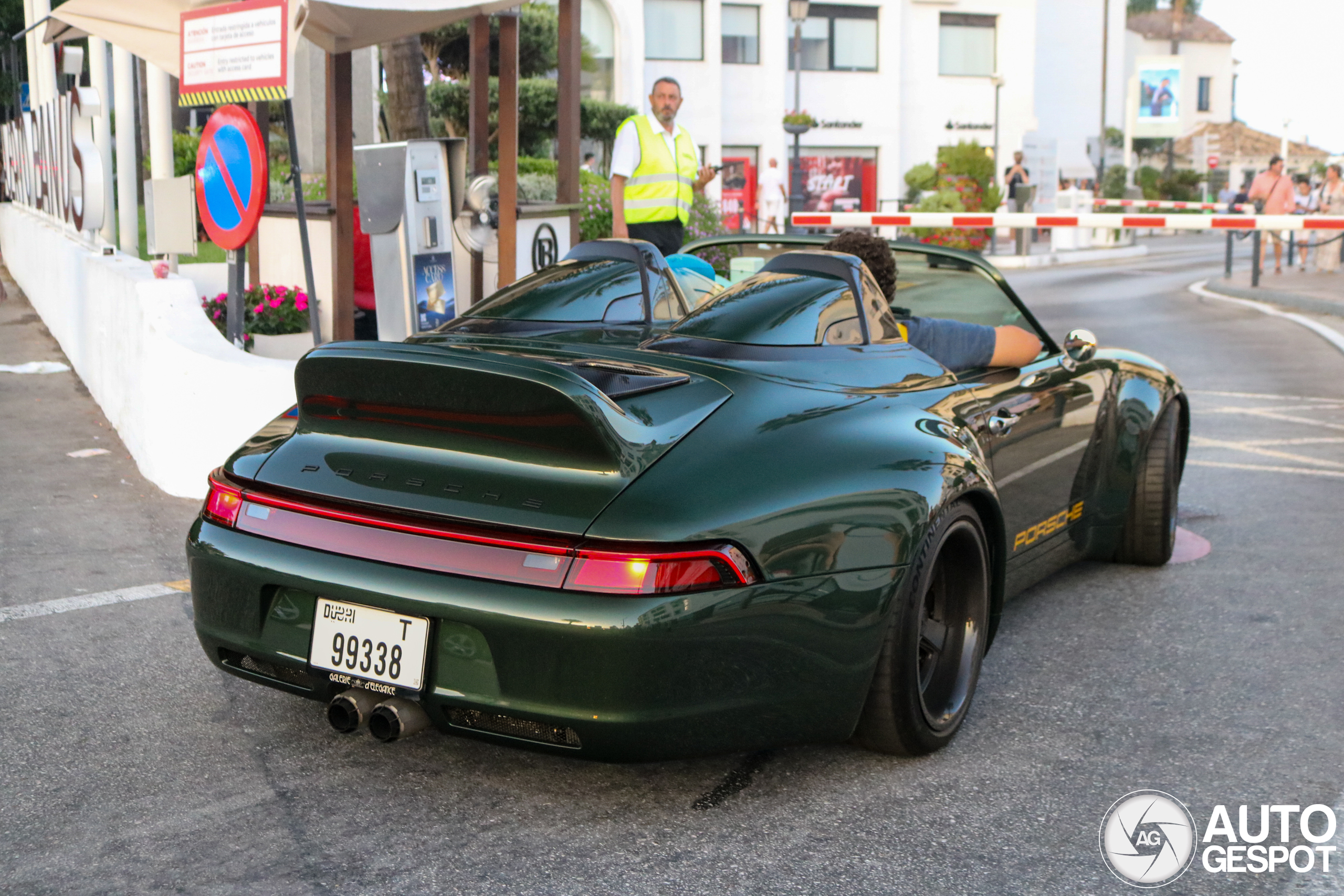 Porsche 993 restomod blinkt uit in Marbella