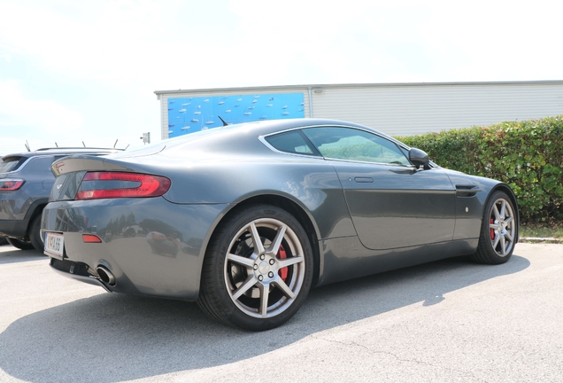 Aston Martin V8 Vantage 2012