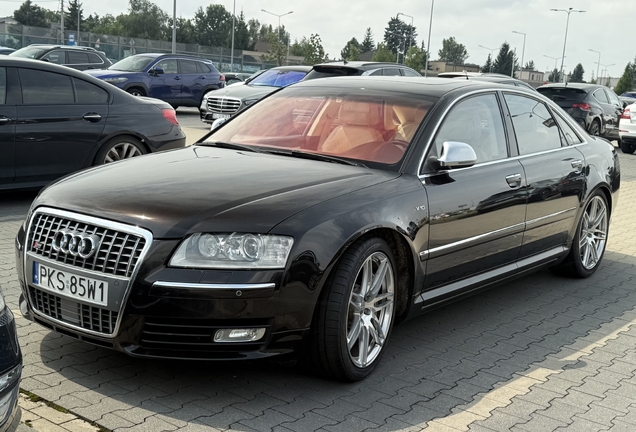 Audi S8 D3