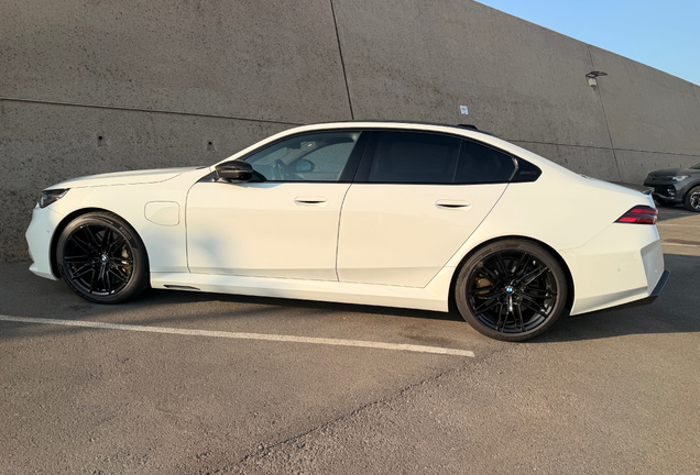 BMW M5 G90