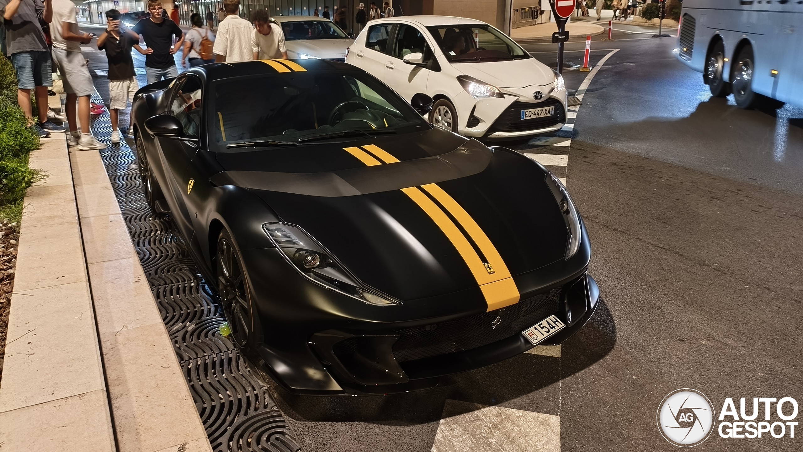 Jannik Sinner gespot in Monaco met Ferrari 812 Competizione en Audi RS6