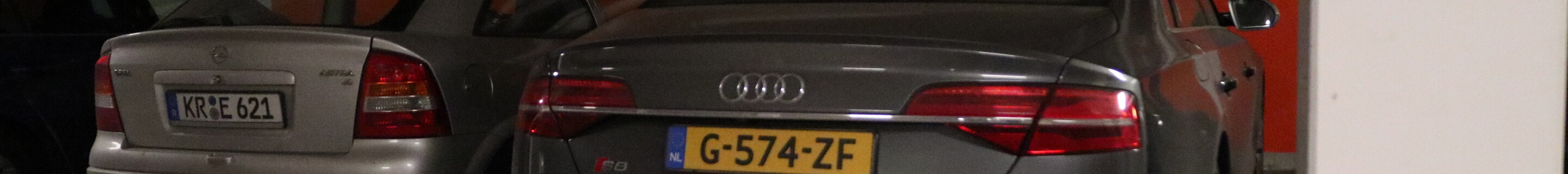 Audi S8 D4