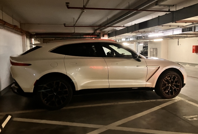 Aston Martin DBX