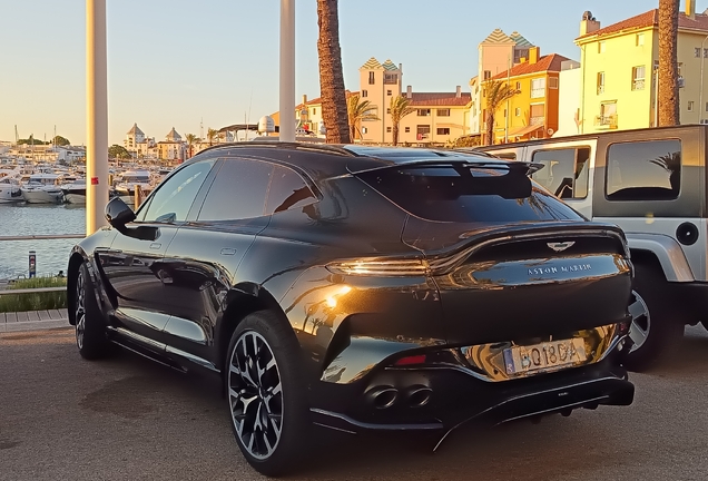 Aston Martin DBX707