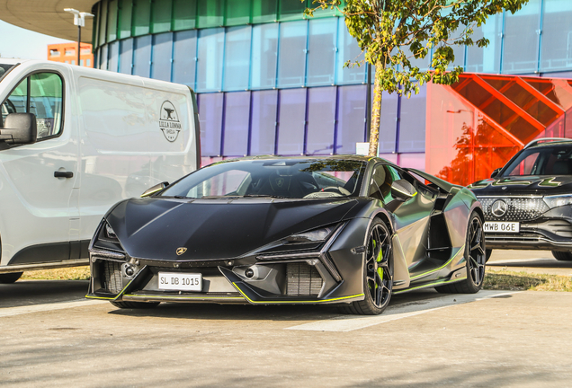 Lamborghini Revuelto