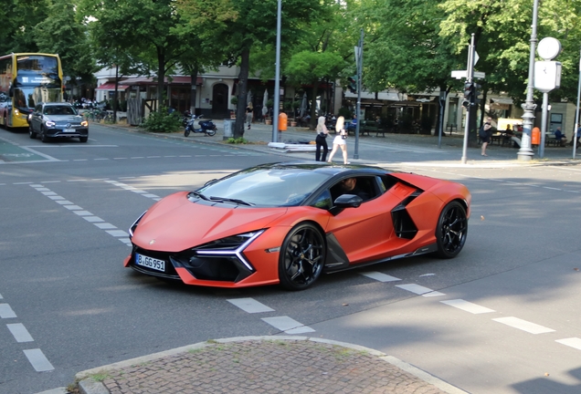 Lamborghini Revuelto