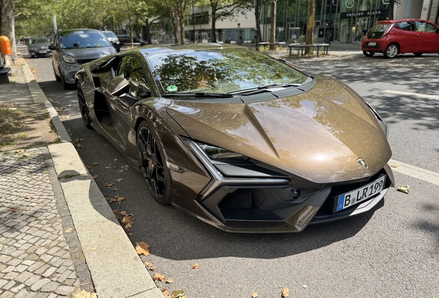 Lamborghini Revuelto