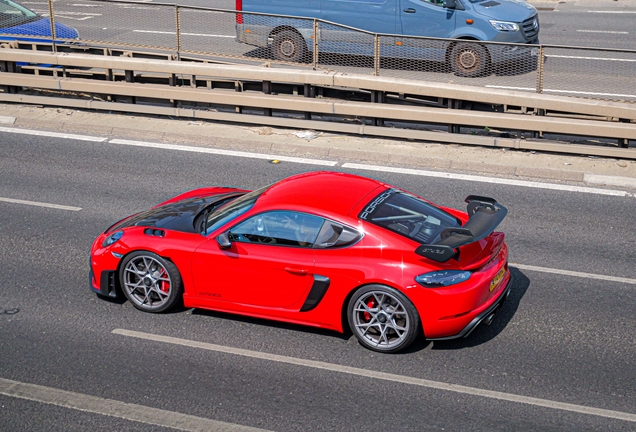 Porsche 718 Cayman GT4 RS Weissach Package