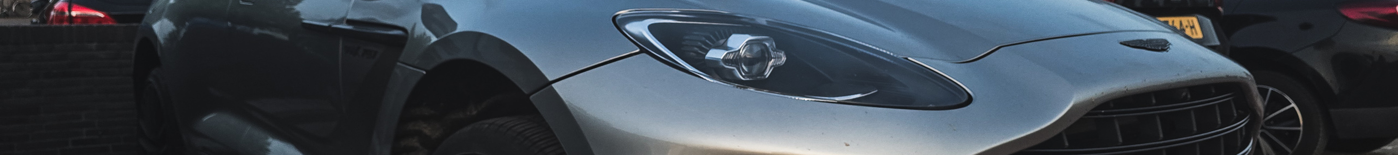 Aston Martin DBX707