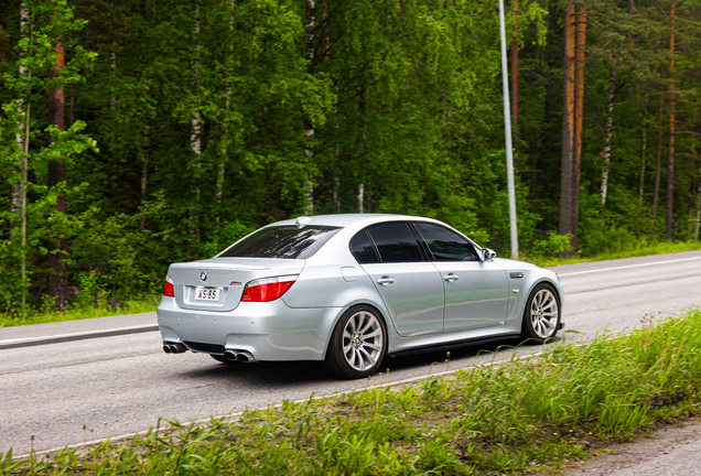 BMW M5 E60 2005