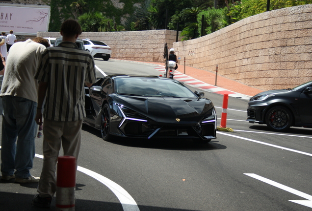 Lamborghini Revuelto