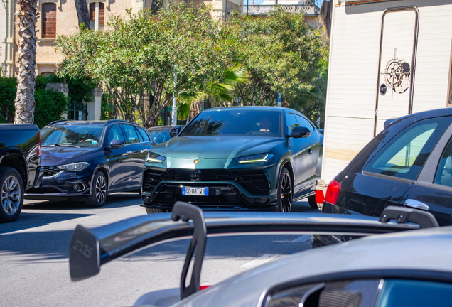 Lamborghini Urus Nero Design