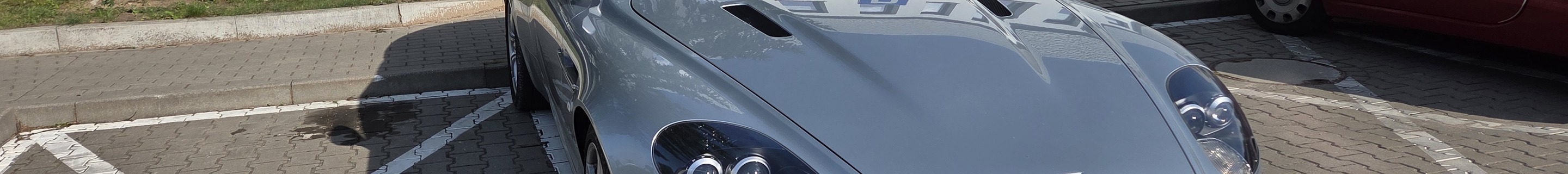 Aston Martin DB9