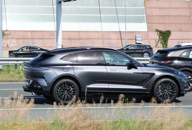 Aston Martin DBX707