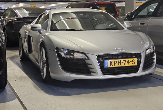 Audi R8 v8 2013