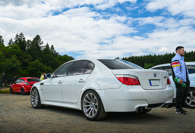 BMW M5 E60 2005