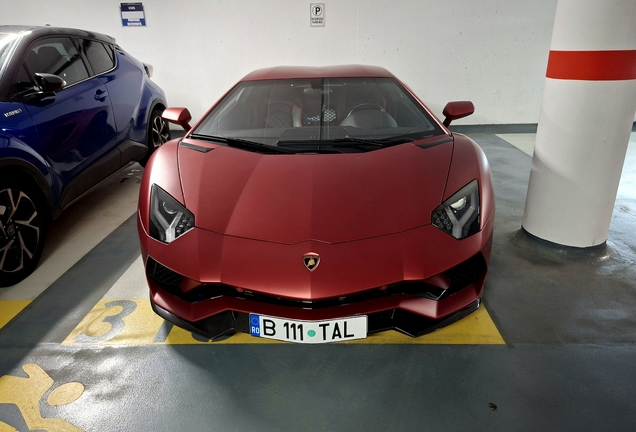 Lamborghini Aventador S LP740-4