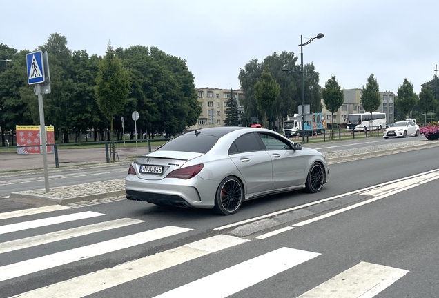 Mercedes-Benz CLA 45 AMG C117