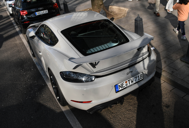 Porsche 718 Cayman GT4