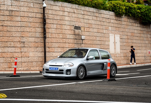 Renault Clio V6