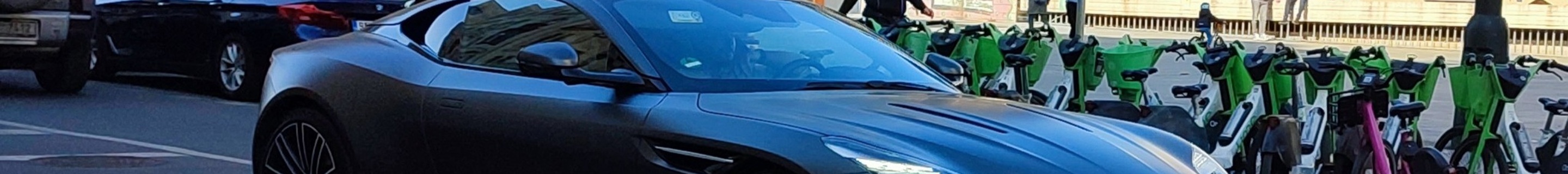 Aston Martin DB12