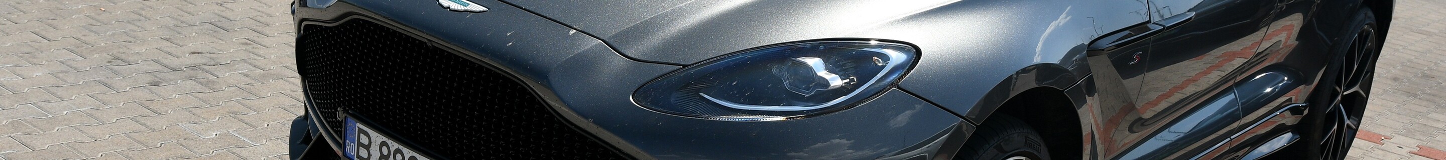 Aston Martin DBX S
